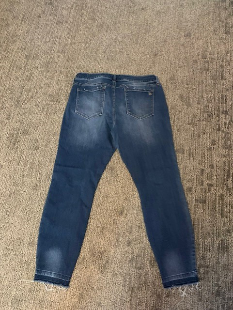 Ladies Size 31 Jessica Simpson Jeans in Women's - Bottoms in St. Catharines - Image 3