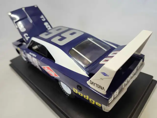 1969 Dodge Charger Daytona Nascar Mopar Hemi 1:18 Diecast Rare in Arts & Collectibles in Kawartha Lakes - Image 7