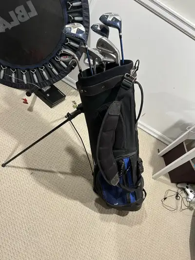 Nice golf set and bag Good shape Great for someone wanting to try the sport out Men’s right hand
