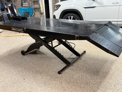 1000 lb capacity. Standard cyclelift with extensions for an ATV. 48” table width. 93” extended table...