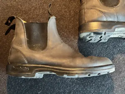 Blundstone boots! size women’s 9 or men’s 7 (actual size), View more