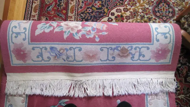LOVELY 42“X 69“ HANDMADE ORIENTAL STYLE WOOL RUG in Rugs, Carpets & Runners in Ottawa - Image 7