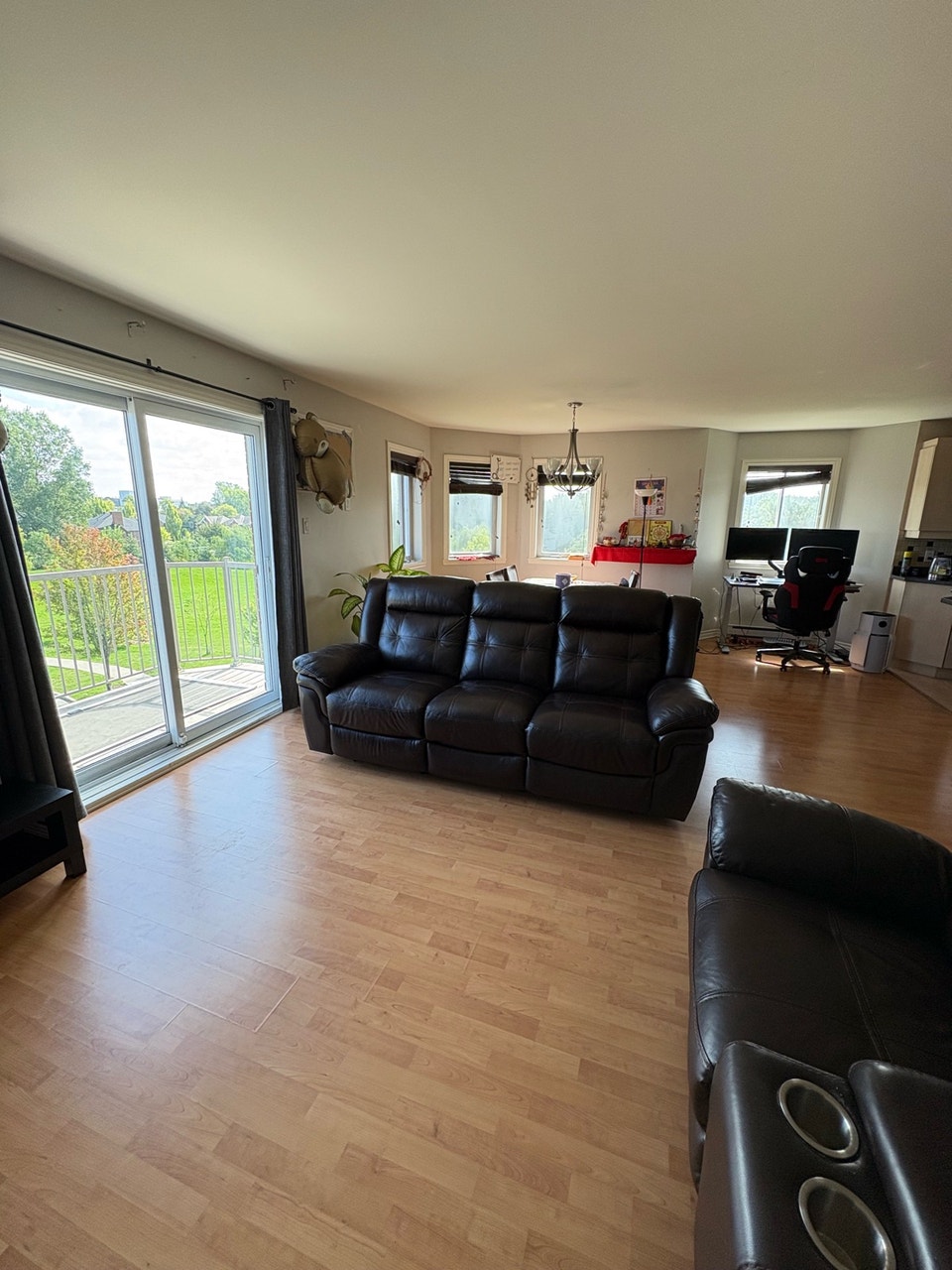 Spacious 2-Bedroom Apartment in Pierrefonds 4