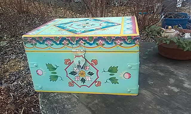 folk art wooden box , hand painted on wood in Arts & Collectibles in Trenton