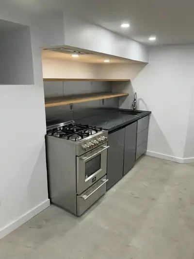 Brand new 3Bdrm Apartment. This modern 3bdrm features: - modern stainless steel kitchen - concrete f...
