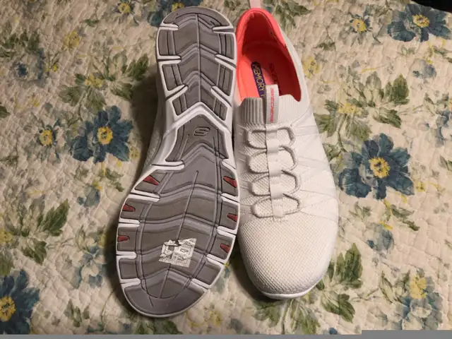 Women’s Skechers - Air Cooled in Women's - Shoes in City of Halifax - Image 3