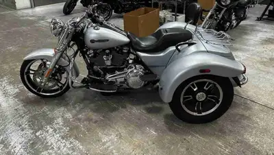 Selling my Dad's motorcycle, which was purchased from the HD dealership in January 2022 with just ov...