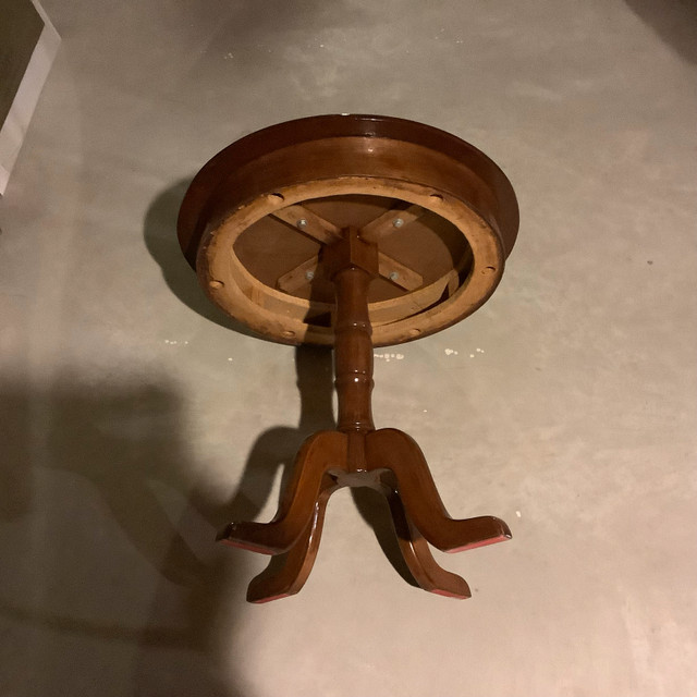 Round Side Table in Other Tables in Owen Sound - Image 2