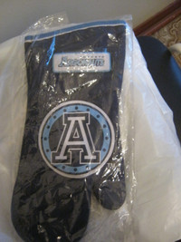 NEW OFFICIAL CFL BBQ GLOVES 2004 TSHIRT BC LIONS VS ARGO & MORE