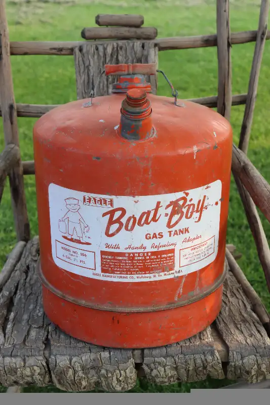 Vintage Eagle Boat Boy Gas Can in Arts & Collectibles in London - Image 3