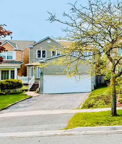 Beautiful 3+1-bedroom, 3.5-bathroom detached house available for rent from August 1, 2026. Main Floo...