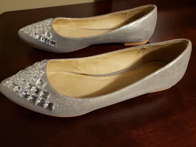 womens flats, size 8 in Women's - Shoes in Kitchener / Waterloo - Image 3