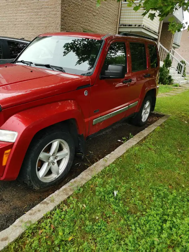 Jeep Liberty 2010 in Cars & Trucks in Trois-Rivières - Image 3