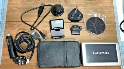 Excellent condition Pre-loaded with complete Navteq Maps for North America 2D or 3D maps and turn-by...