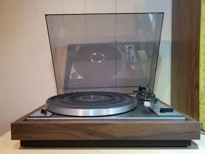 Vintage Realistic Turntable Model R-8010, View more