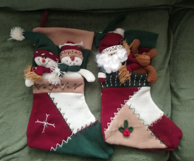 Christmas stockings and tree skirt dans Fêtes et événements  à Ville de Montréal - Image 3