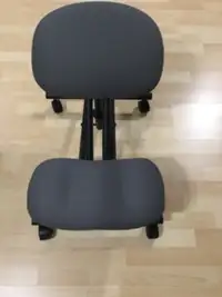 Chaise à appui-genoux ergonomique