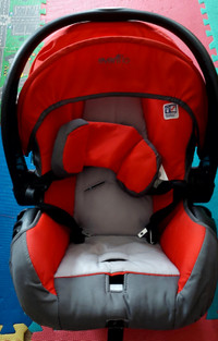 Nice baby car seat.