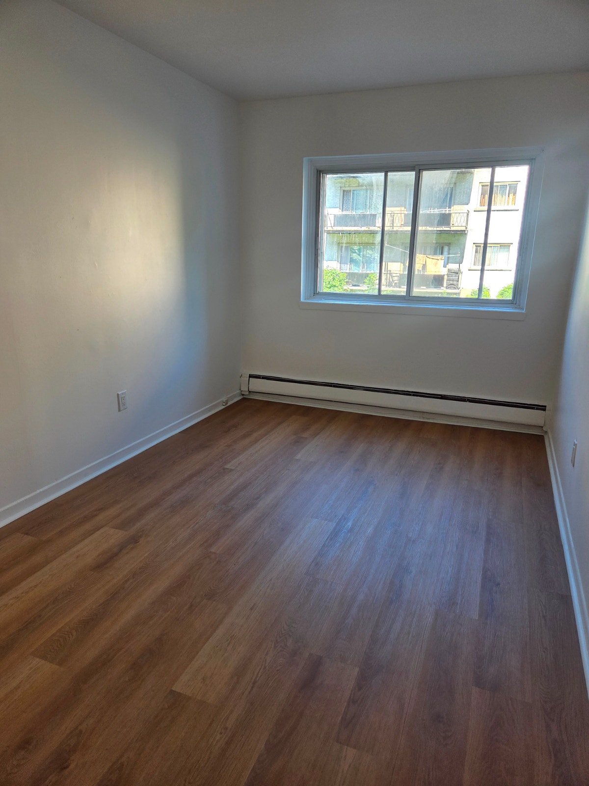 Renovated 2-Bedroom Apartment in Ville Saint-Laurent — photo 3