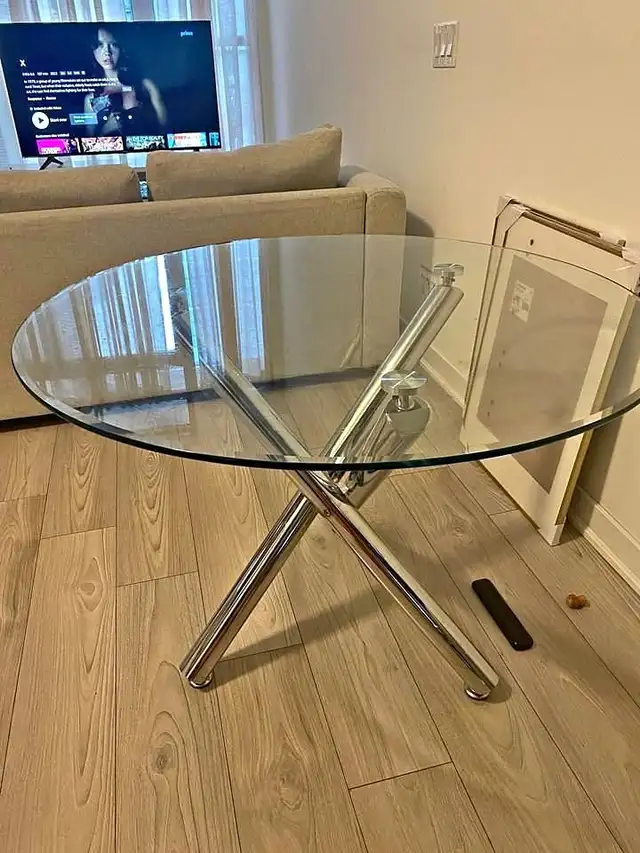 Moving Out Sale !!! Round Glass Dining Table in Dining Tables & Sets in Hamilton - Image 3