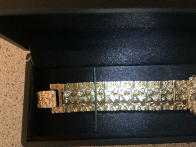 Montre en or 10k avec diamand naturel dans Bijoux et montres  à Lanaudière - Image 2
