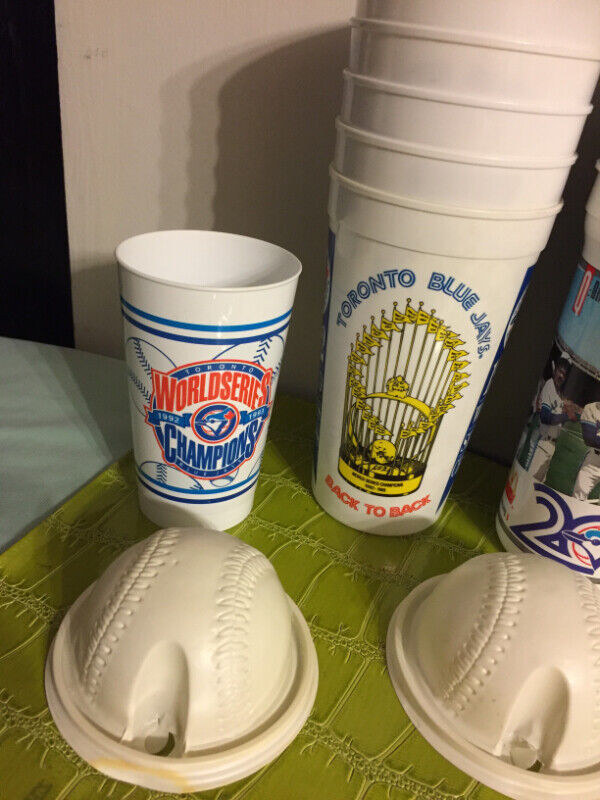 LOT OF #13 VINTAGE 1980S & 1990s TORONTO BLUE JAYS PLASTIC CUPS in Arts & Collectibles in City of Toronto - Image 3