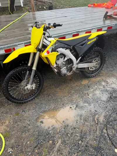 FOR SALE: 2017 SUZUKI RM-Z 450 Ever wanted to feel like a pro rider… but with slightly worse decisio...