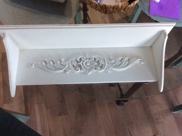 New, White Wooden Wall Shelf in Home Décor & Accents in Cape Breton - Image 2