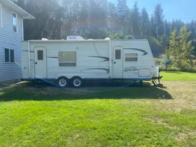 2004 Jayco Jay Flight Well maintained Never leaked Always covered in the winter 25’ AC/Furnace Sleep...