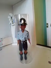 Poupée policier des Bermudes
