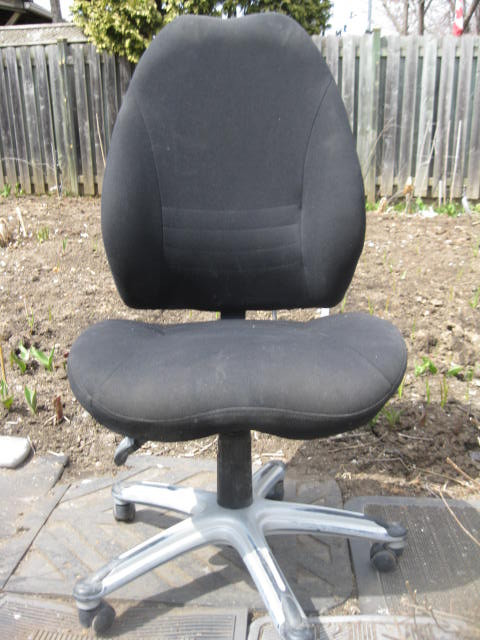 Choose from two Refurbished Chairs @ $50 to $60. in Chairs & Recliners in Thunder Bay