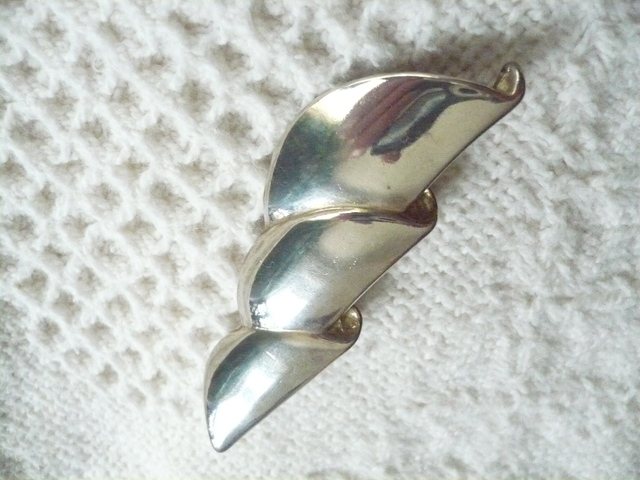 BOLD SILVERTON LIGHTENING DESIGNED  3 INCH MANS LAPEL BROOCH