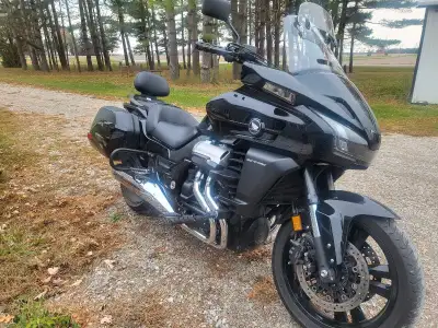 Honda CTX 1300 rare bike 385000 kms stereo, hard bags, recent service. Top trunk, rack and sissy bar...