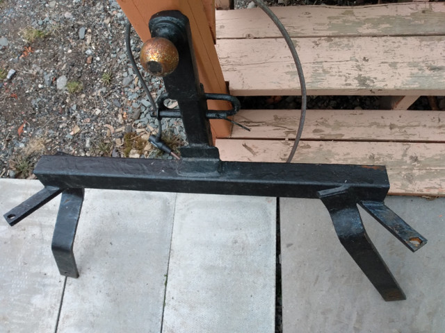 CAR HITCH RACK FRAME HOLDER in Garage Sales in Saint John