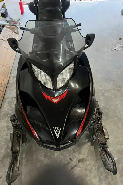 Arctic Cat 05 Touring Turbo T660 This is an Arctic cat 4 stroke snowmobile with reverse Has rear sea...