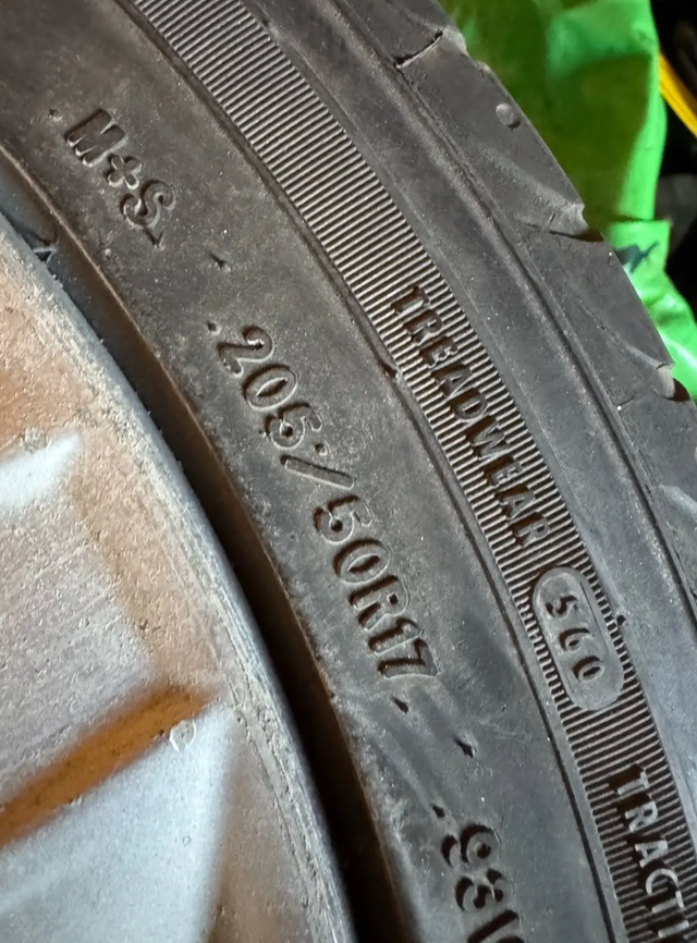 205/50 R17 Chevrolet alloy rims with all season tires in Tires & Rims in West Island - Image 4