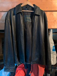 Men’s Danier genuine leather jacket (L)
