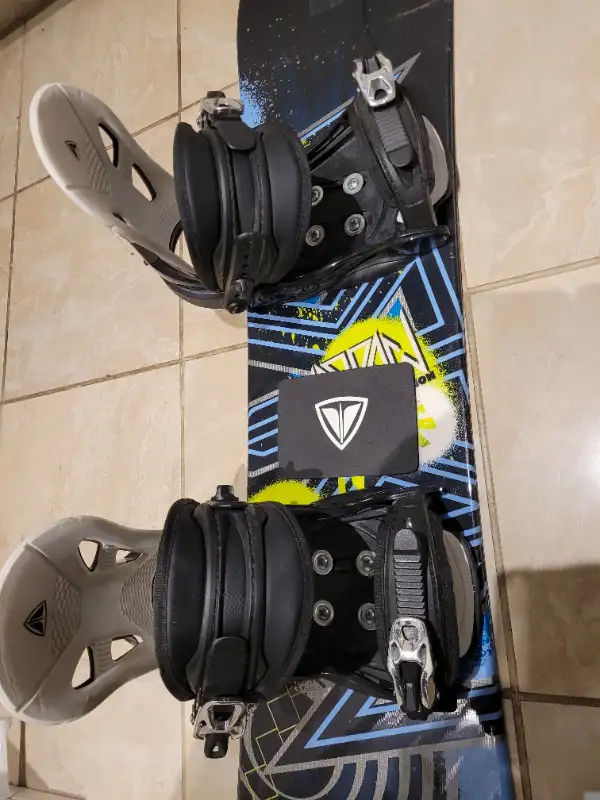 Morrow  snowboard 105 cm with Firefly  bindings in Snowboard in Calgary - Image 4