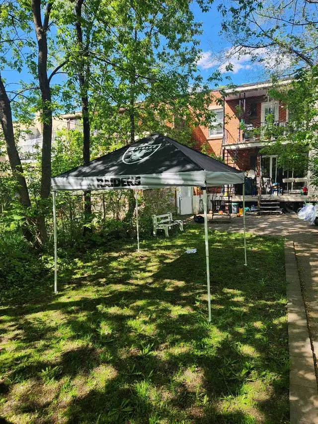 Tente Raiders in Patio & Garden Furniture in City of Montréal - Image 3
