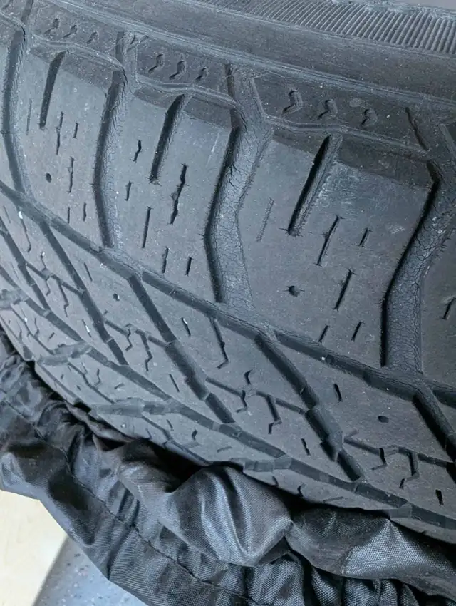 Used Goodyear winter tires with rims for sale in Tires & Rims in Mississauga / Peel Region - Image 3