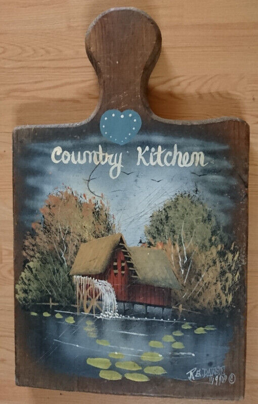 Vintage Wooden Country Kitchen Cutting Board in Kitchen & Dining Wares in Oshawa / Durham Region