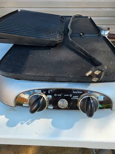 Electric grill
