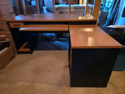Large computer desk for sale. Size: 64.2 inches long - desktop 61.5 inches deep - (with side shelf)...