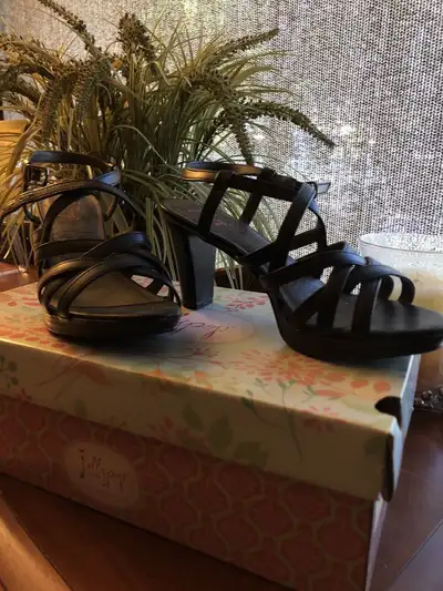 So comfy! Sandals size 6 black Selling as I cant wear high heels anymore, new in box