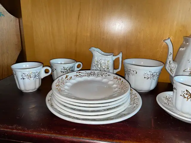 Lot of 16 Antique W and E Corn Burslem White Ironstone Dishes in Arts & Collectibles in Mississauga / Peel Region - Image 4