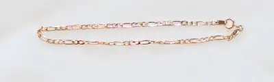 An 18K solid gold bracelet. This dainty bracelet is stamped 750. It is great for any occasion or eve...
