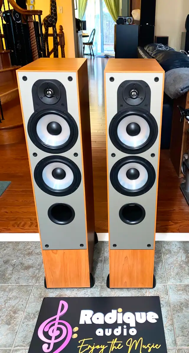 Paradigm Monitor 7 v2 Towers – Light Cherry, Made in Canada