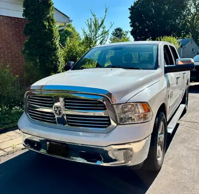 2018 Ram Big Horn 1500 Crew Cab 5.7L HEMI 4x4 Drive Train Power Driver Seat with lumbar support Blue...