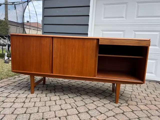 Danish teak sideboard  in Hutches & Display Cabinets in Ottawa - Image 6