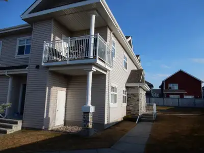 2BR-2Bath townhouse at Beautiful Lake Summerside, Edmonton